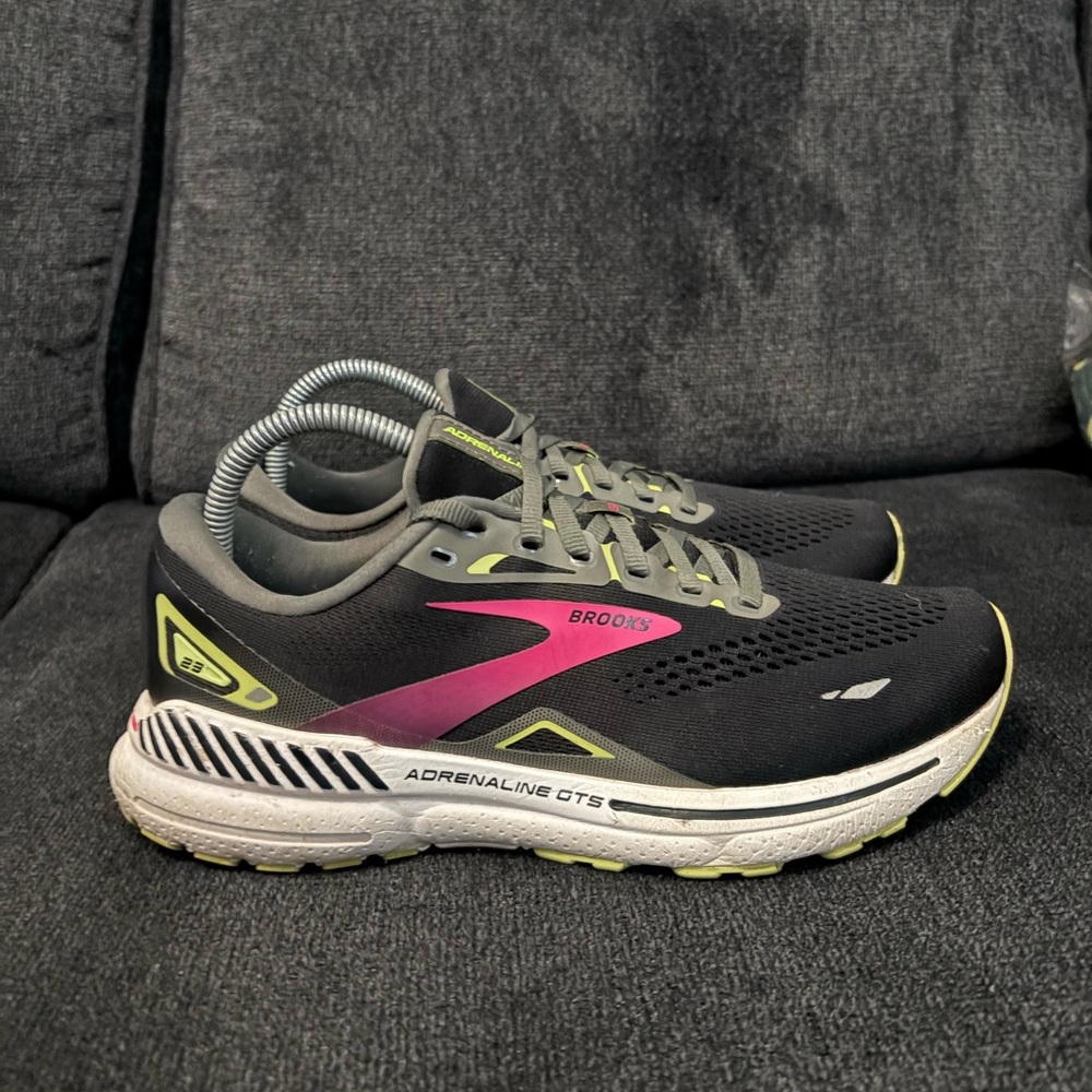 Brooks Adrenaline GTS 23 Womens 9.5 Shoes Running Sneaker Black Pink 1203811B037
